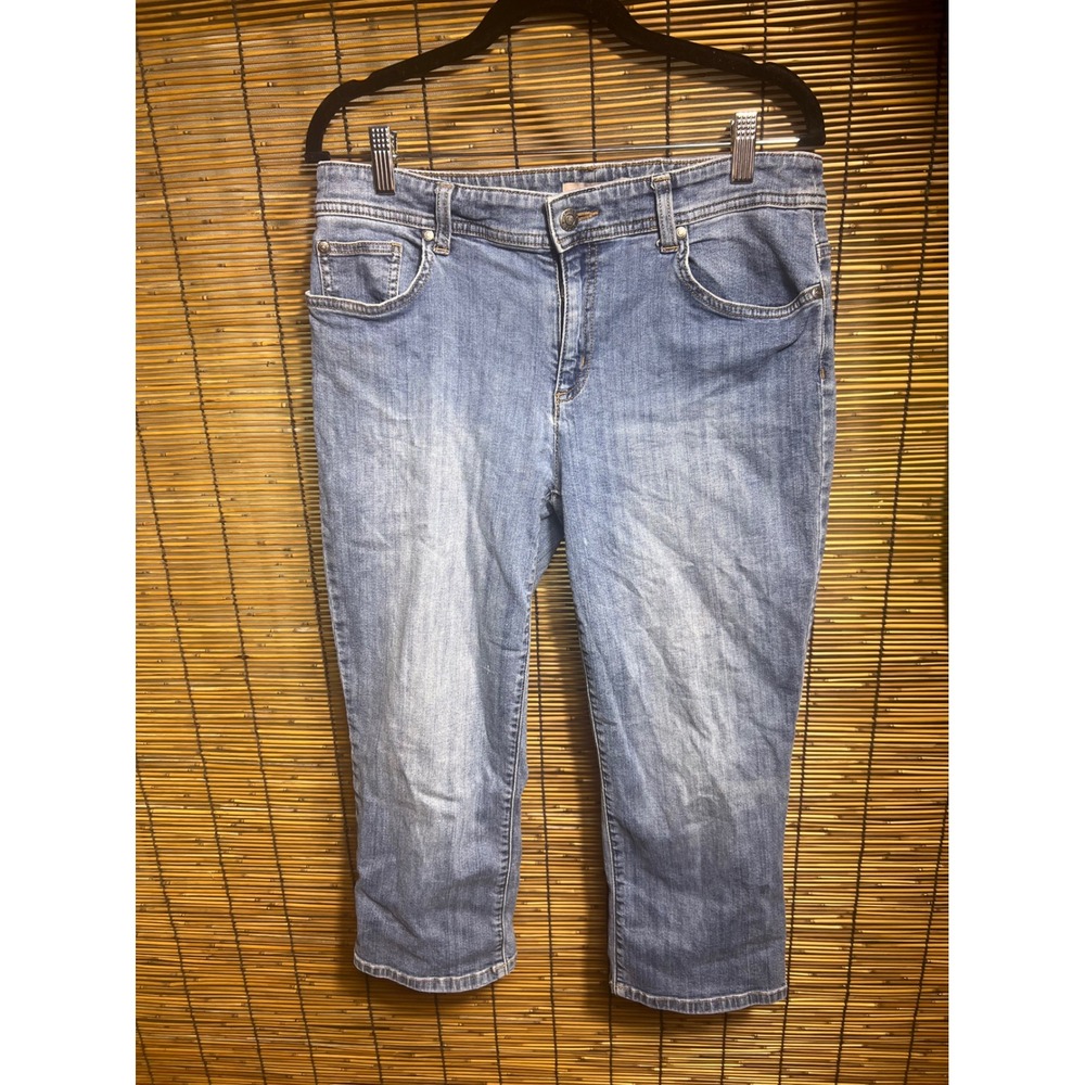 Chico's Size 1 Capri Blue Denim Jeans Medium Wash Stretch Cotton Blend